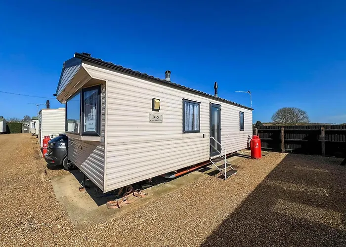 Dog Friendly 6 Berth Static Caravan By The Beach In Hunstanton Ref 13008L