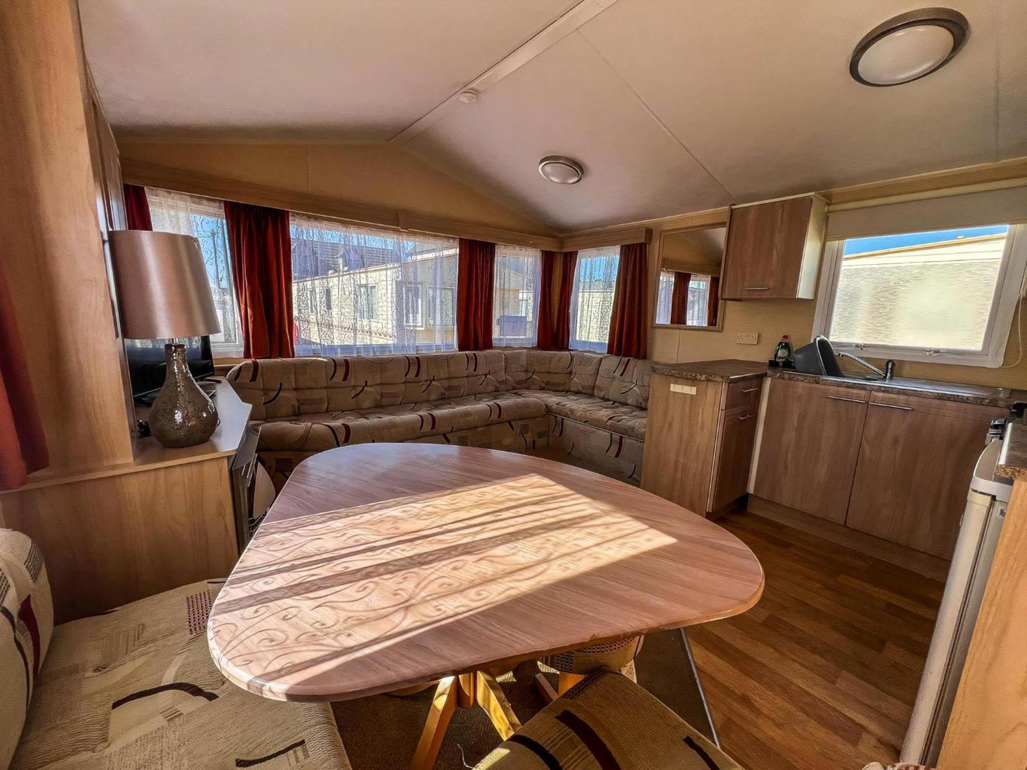 Кемпинг Dog Friendly 6 Berth Static Caravan By The In Ref 13008l *