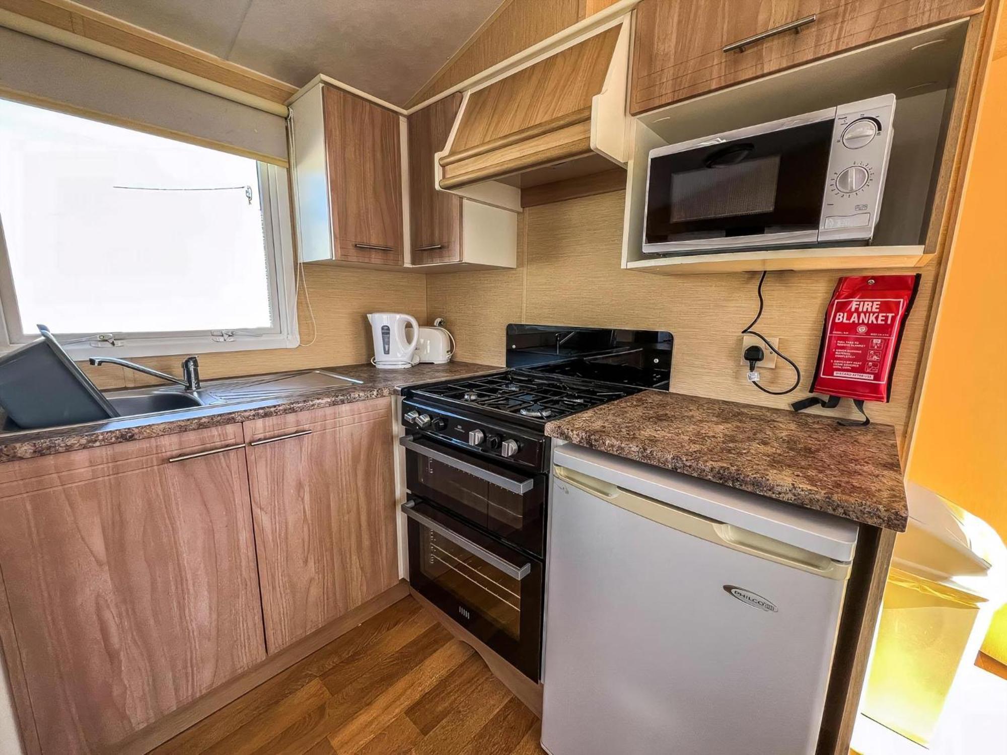 Кемпинг Dog Friendly 6 Berth Static Caravan By The In Ref 13008l Ханстантон