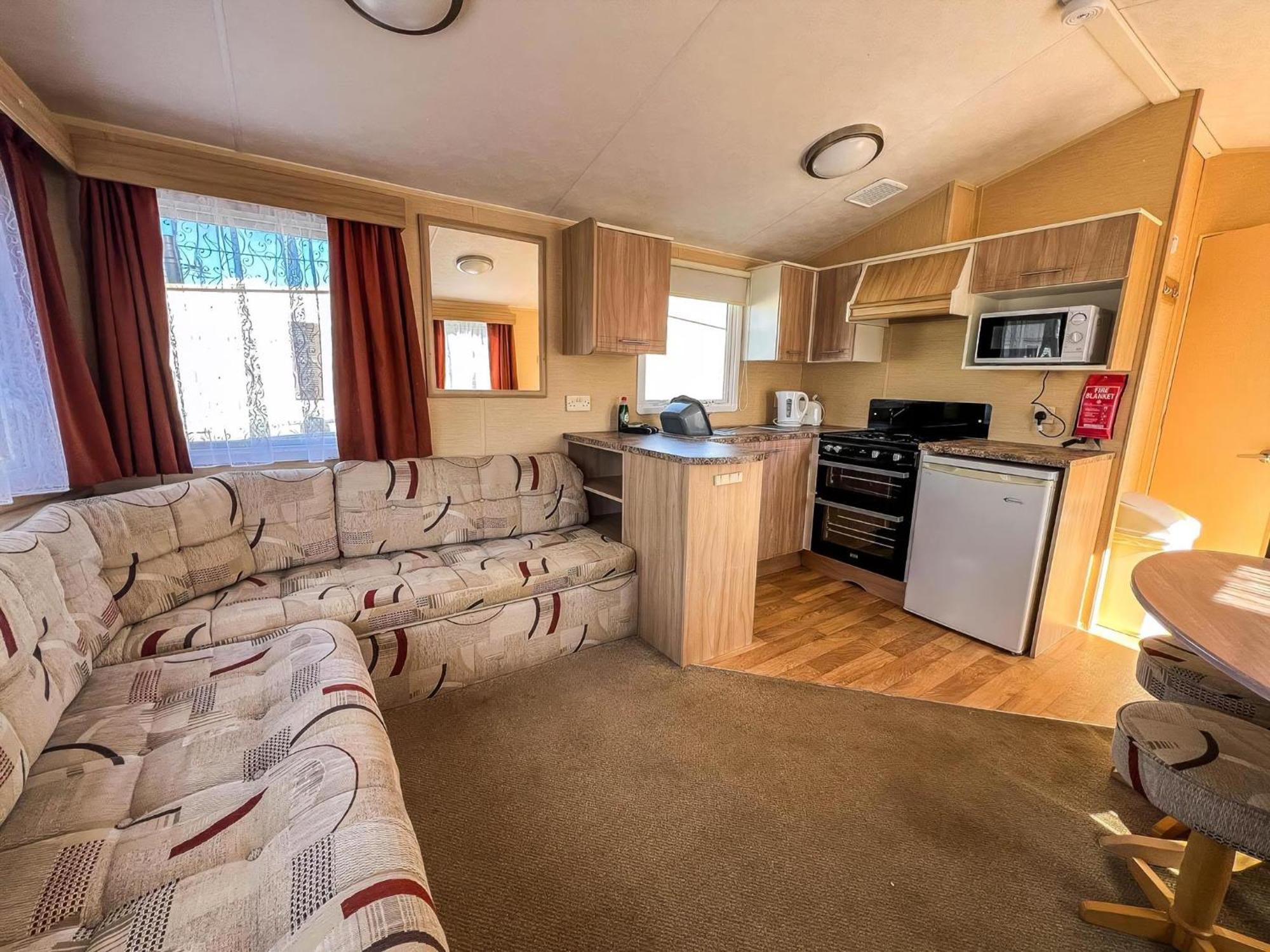 Dog Friendly 6 Berth Static Caravan By The In Ref 13008l *
