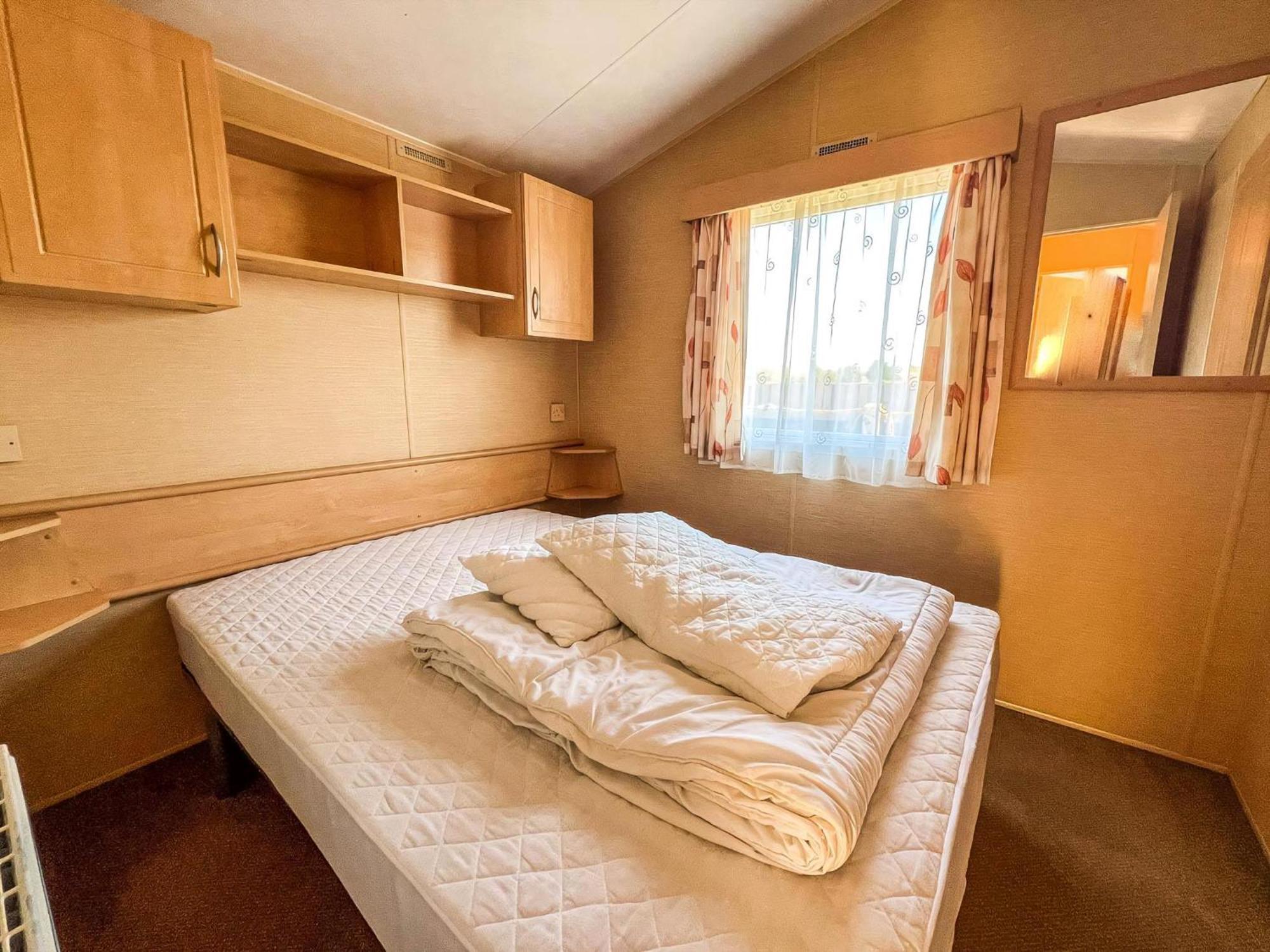 Dog Friendly 6 Berth Static Caravan By The In Ref 13008l Ханстантон