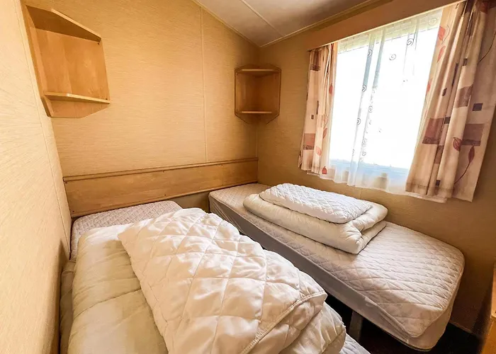 Dog Friendly 6 Berth Static Caravan By The Beach In Hunstanton Ref 13008L